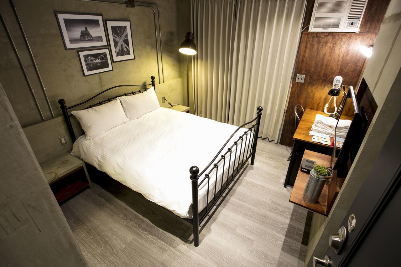 Loft Hostel Fengjia Taichung Extérieur photo