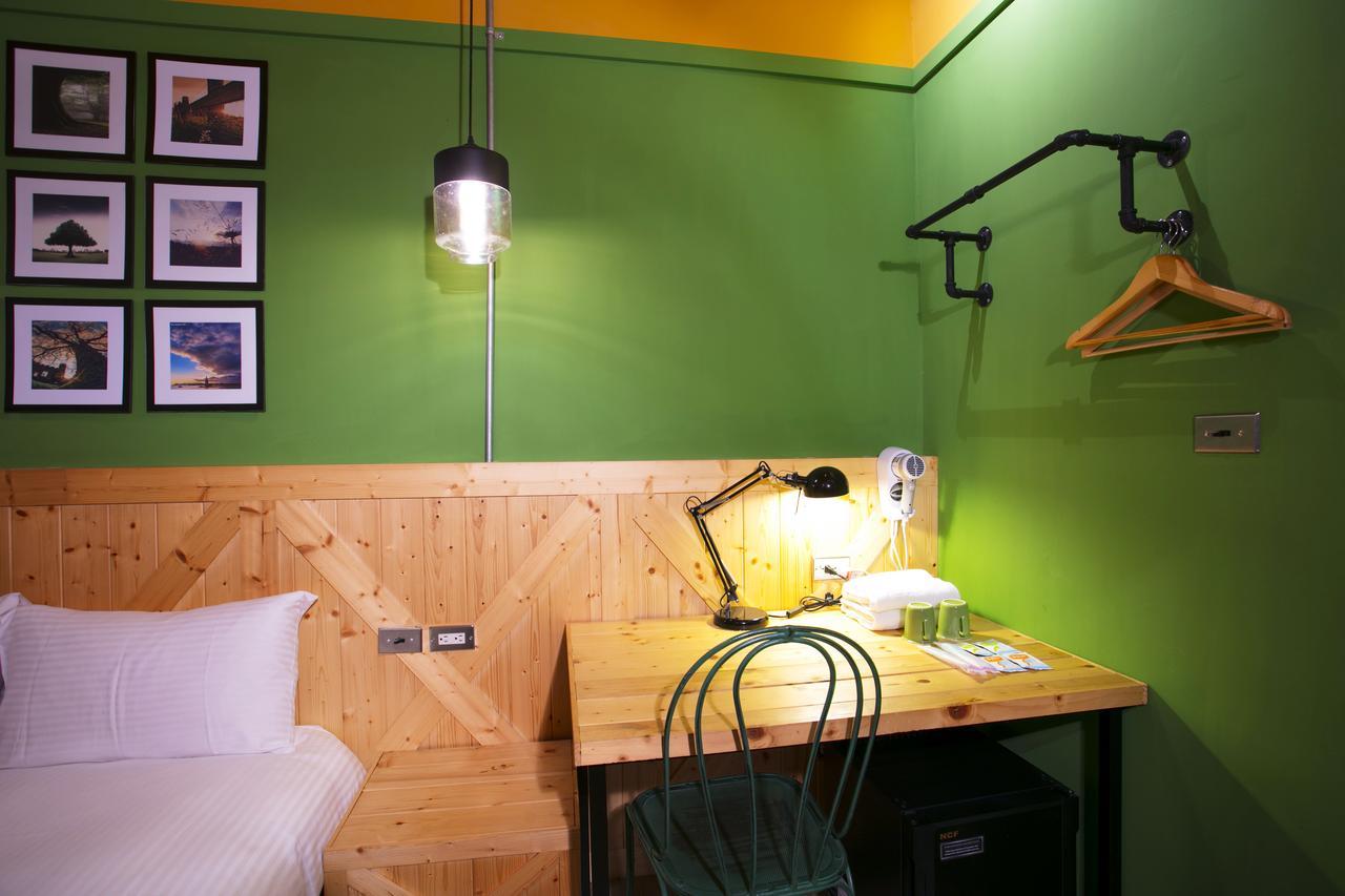 Loft Hostel Fengjia Taichung Extérieur photo