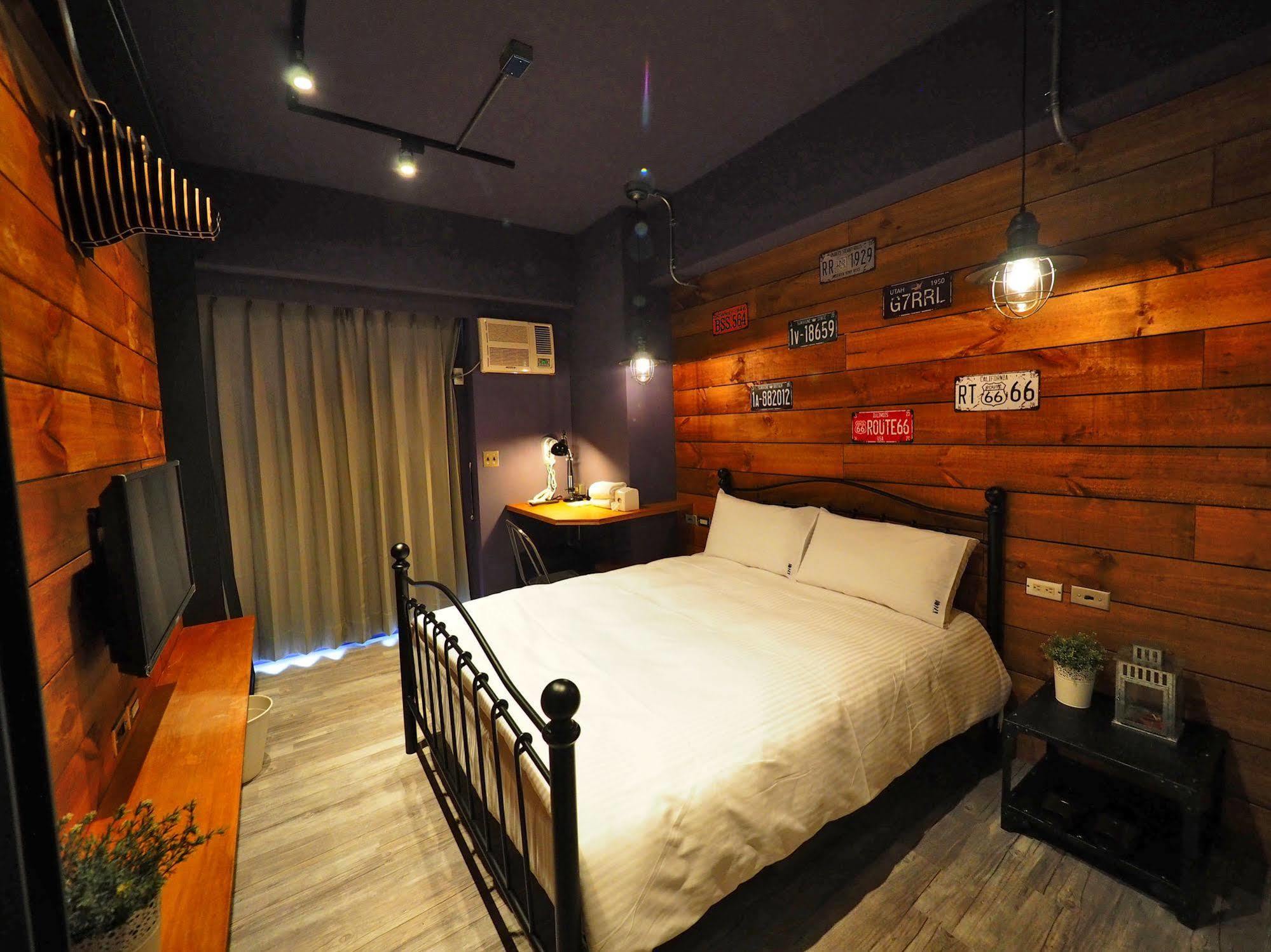 Loft Hostel Fengjia Taichung Extérieur photo