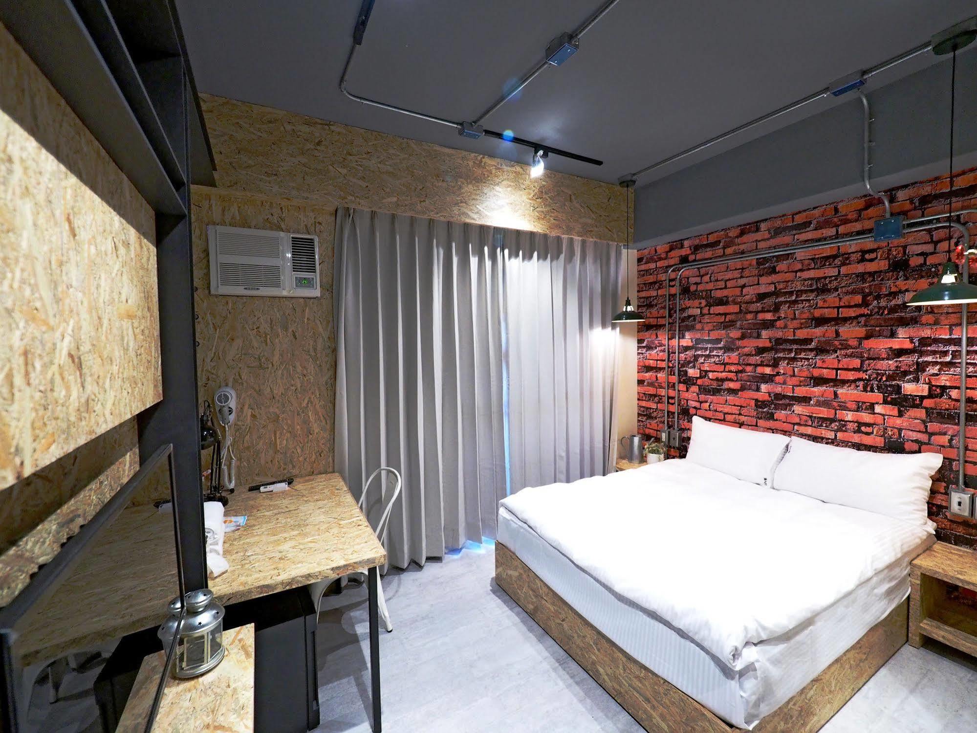 Loft Hostel Fengjia Taichung Extérieur photo