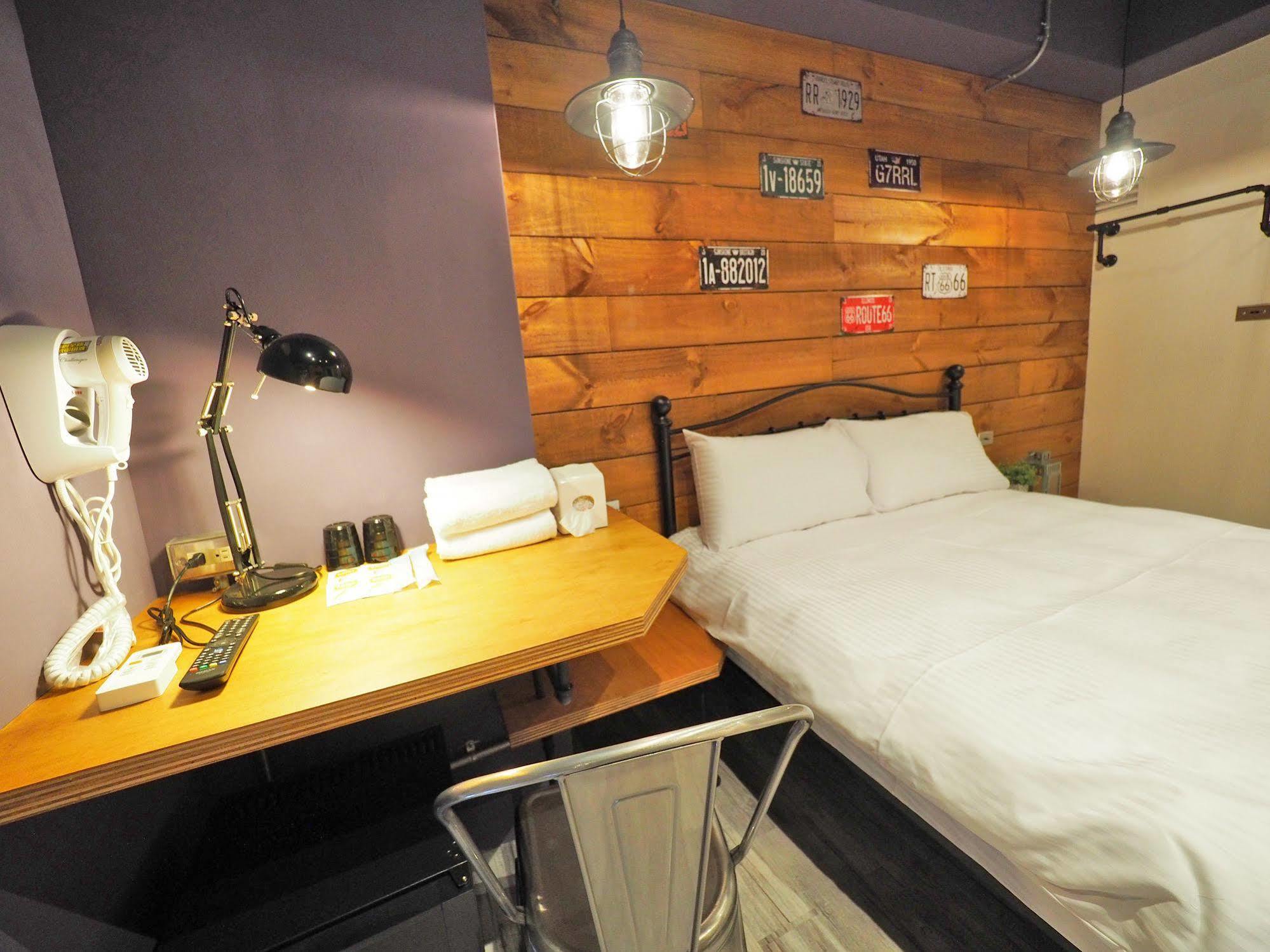 Loft Hostel Fengjia Taichung Extérieur photo