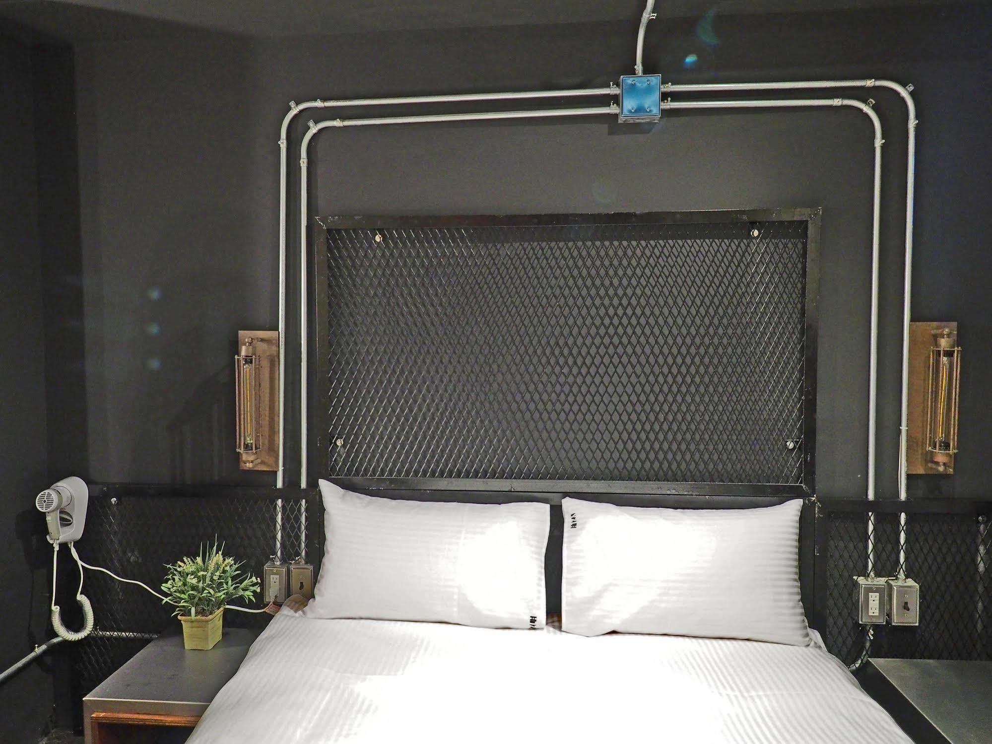Loft Hostel Fengjia Taichung Extérieur photo