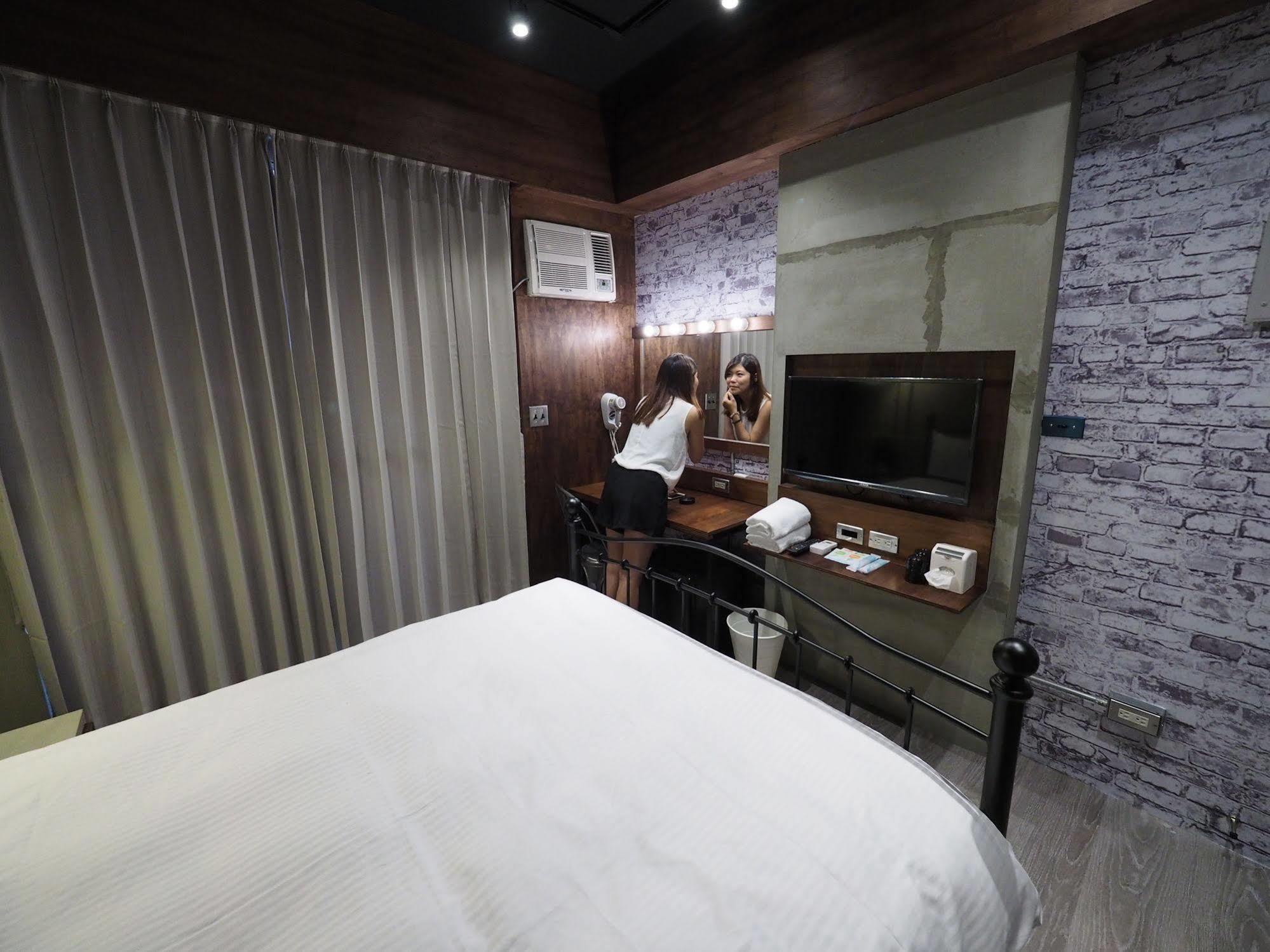 Loft Hostel Fengjia Taichung Extérieur photo